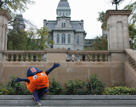 ORANGE FAMILY: You Otto take your family pictures here