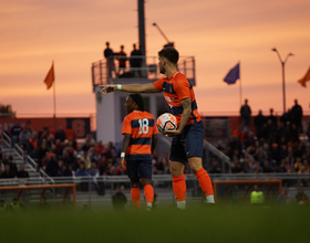 Efficient set pieces boost No. 7 Syracuse past Pittsburgh 3-2