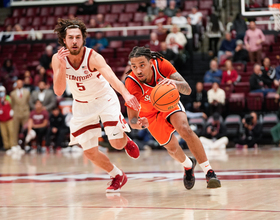 Jaquan Carlos ties season-high with 16 points in loss to Stanford