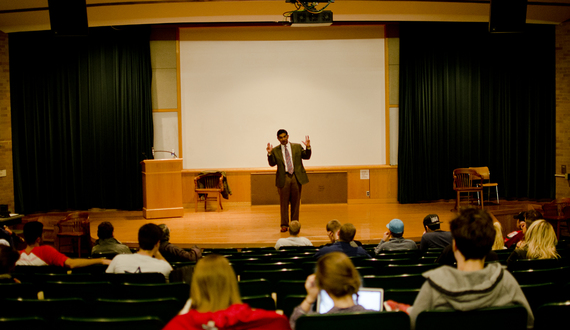 In lecture hosted by SU Republicans, conservative commentator Dinesh D’Souza says Trump &#8216;will bring some refreshing changes to America&#8217;