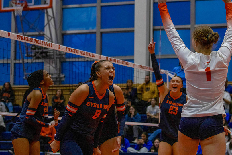 SU tallies its 1st reverse sweep since 2022, defeats Notre Dame in 5 sets